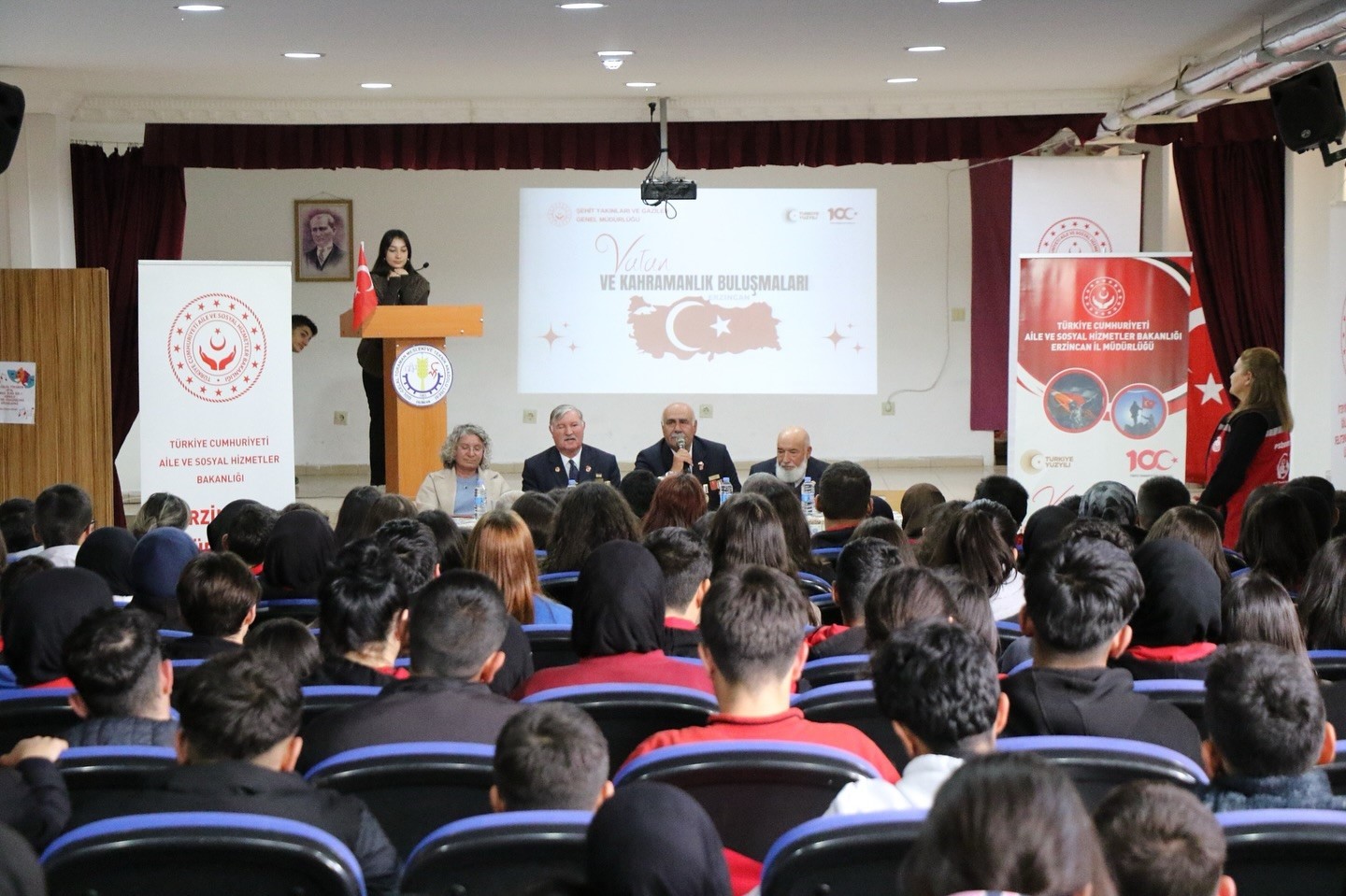 Şehit yakınları ve gaziler öğrencilerle buluştu
