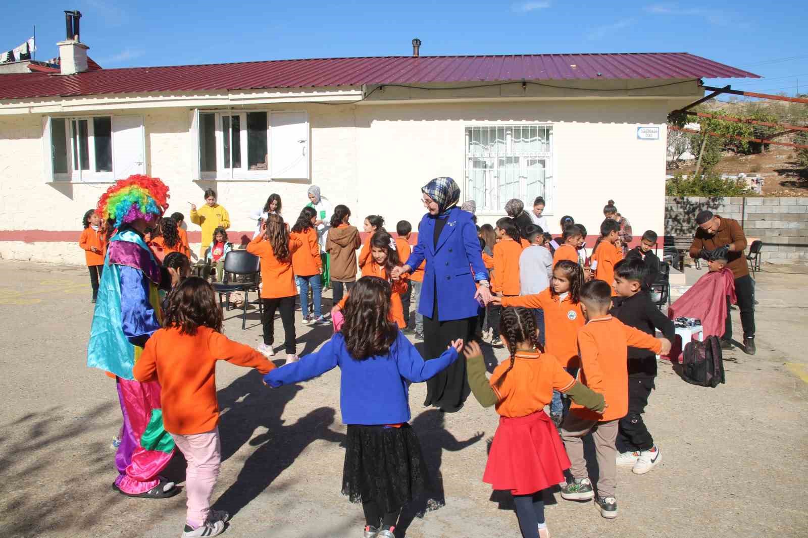 Silvan’da çocukların saç bakımları yapıldı