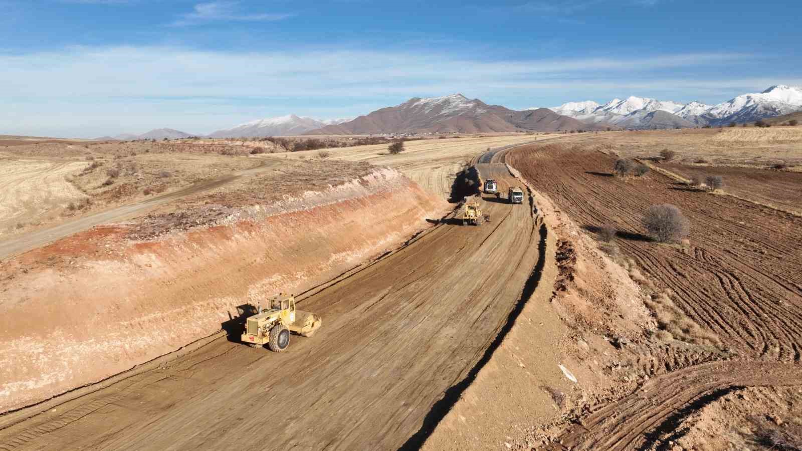Büyükşehir’den Tomarza’nın kırsal bağlantı yoluna önemli çalışma