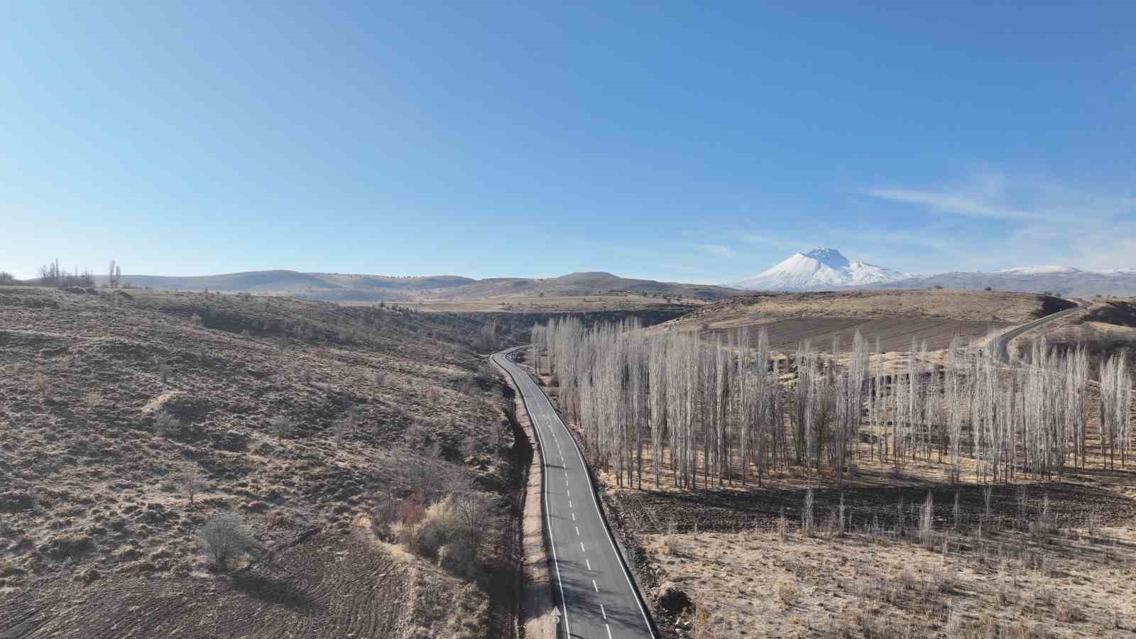 B&uuml;y&uuml;kşehir&rsquo;den Tomarza&rsquo;nın kırsal bağlantı yoluna &ouml;nemli &ccedil;alışma
