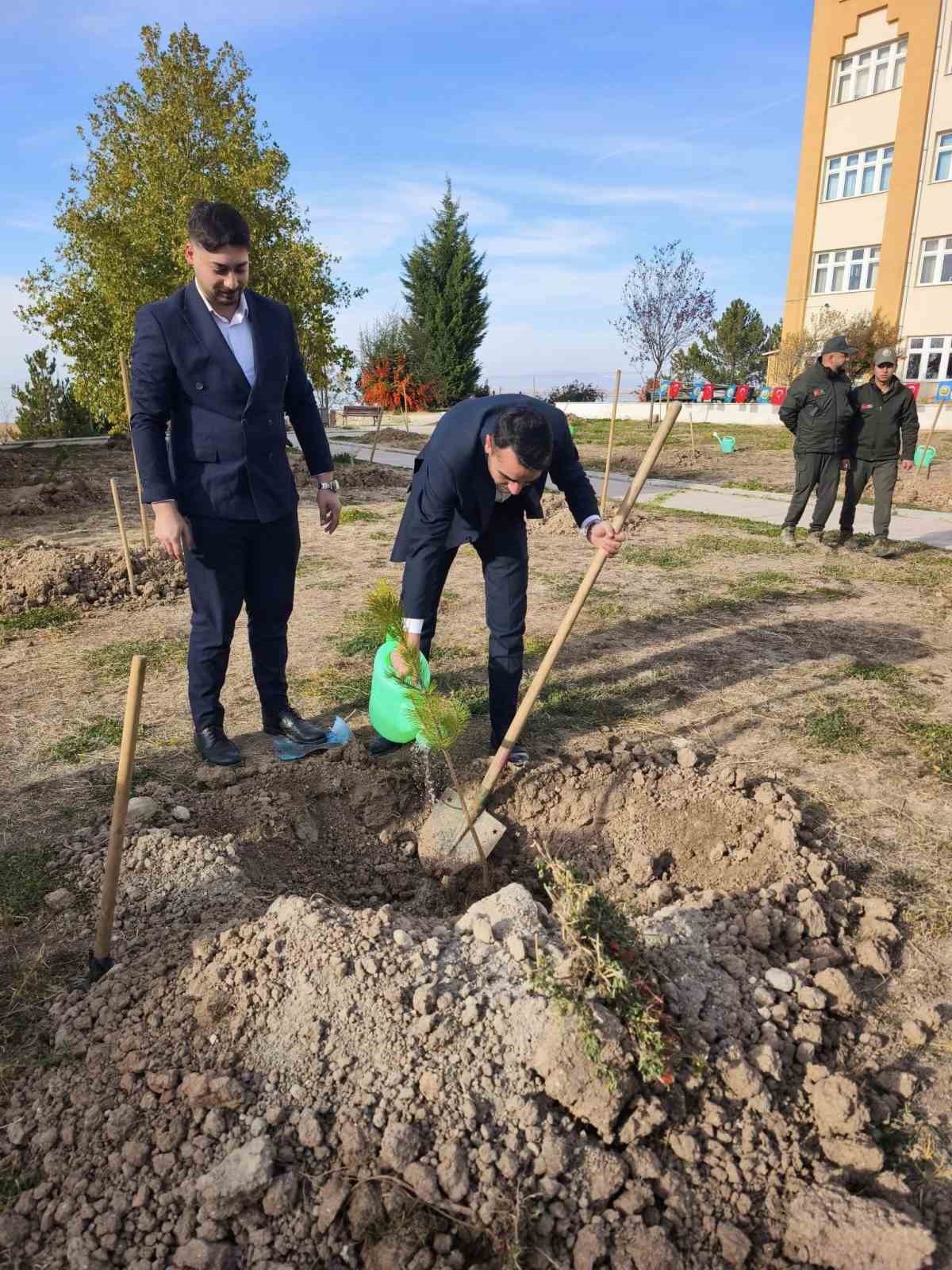 Beyşehir&rsquo;de fidanlar toprakla buluştu
