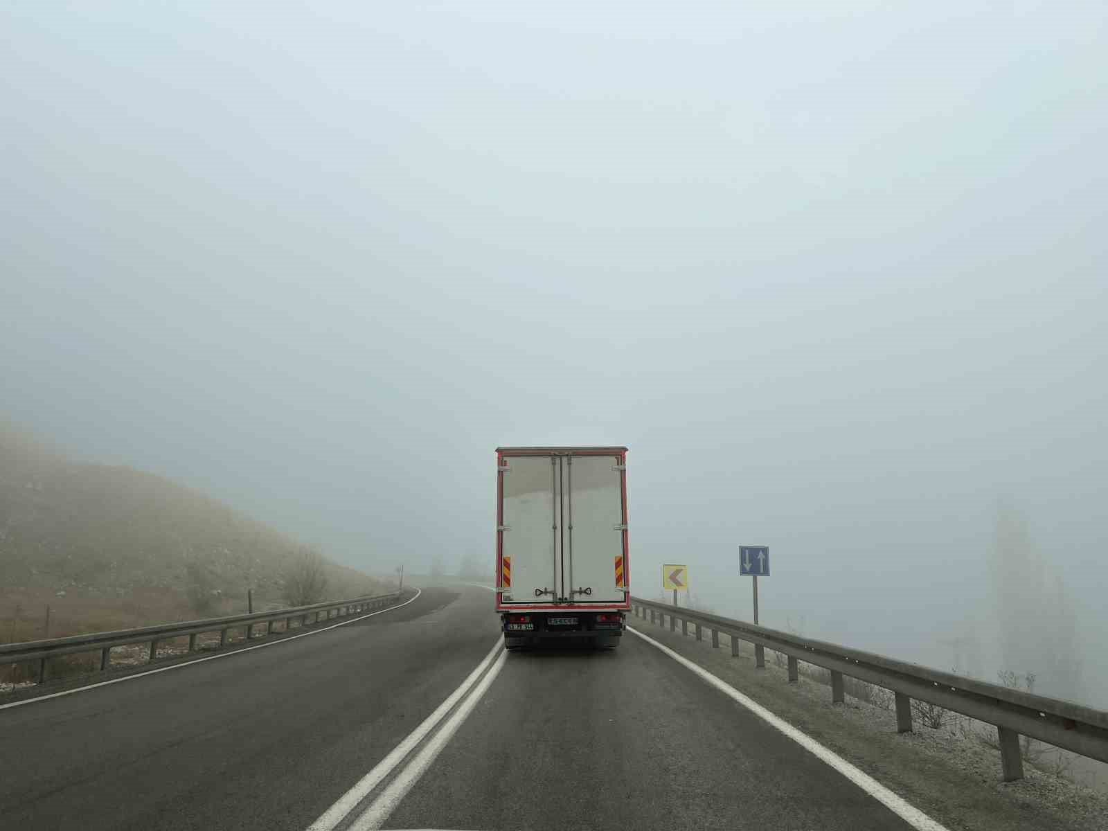 Göksun’da sis etkili oldu