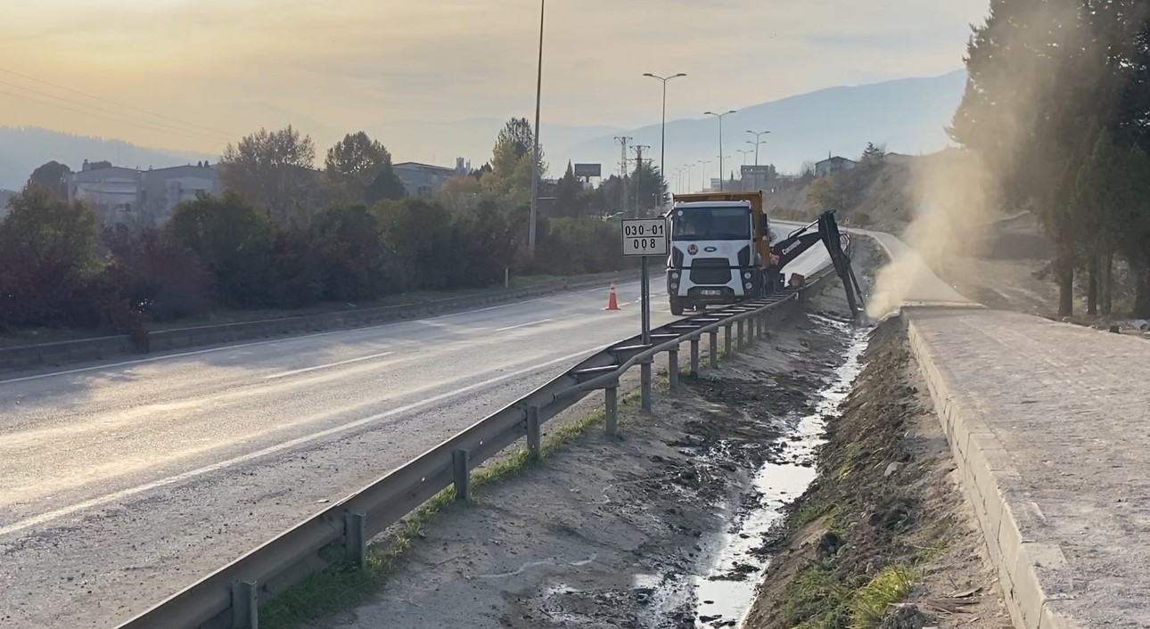 Çalışmalar sırasında patlayan doğal gaz borusu tedirgin etti
