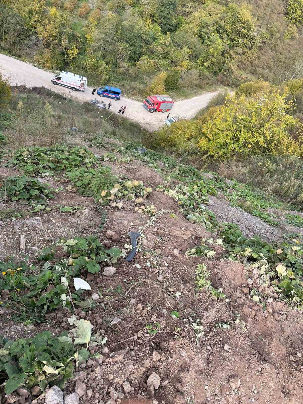 D-140&rsquo;da şarampole u&ccedil;an ara&ccedil; anne ve oğluna mezar oldu
