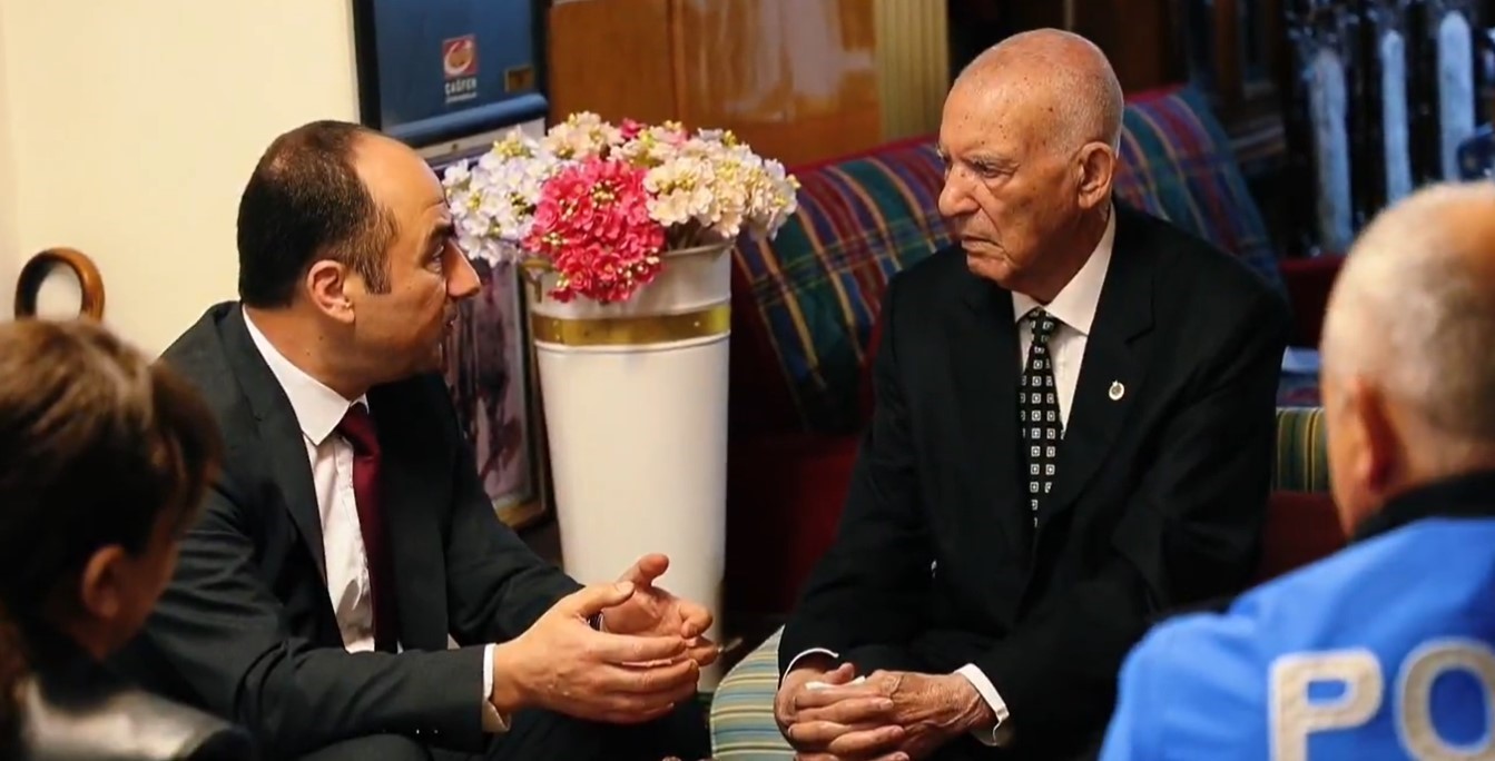 İl Emniyet M&uuml;d&uuml;r&uuml; Yılmaz, 92 yaşındaki emekli &ouml;ğretmeni ziyaret etti
