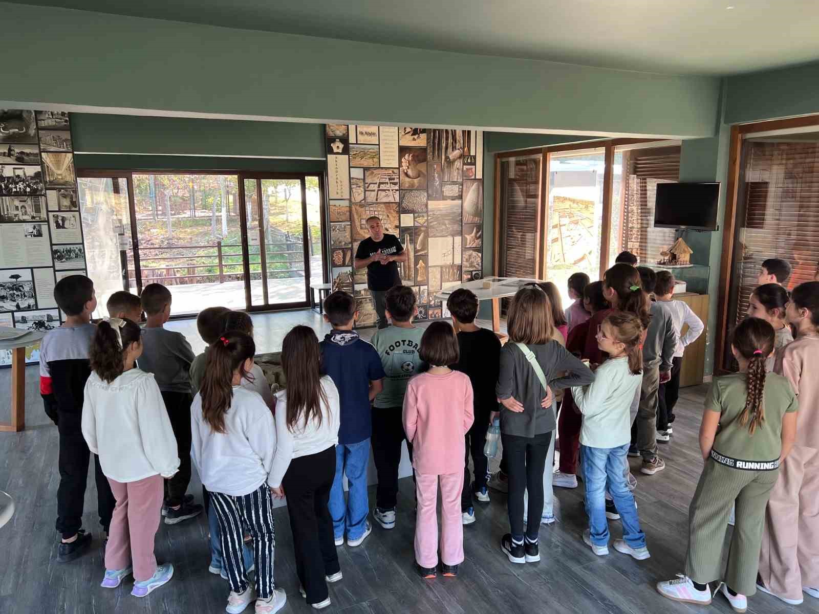 Öğrenciler, Arkeopark’ta arkeolojiyi tanıyor
