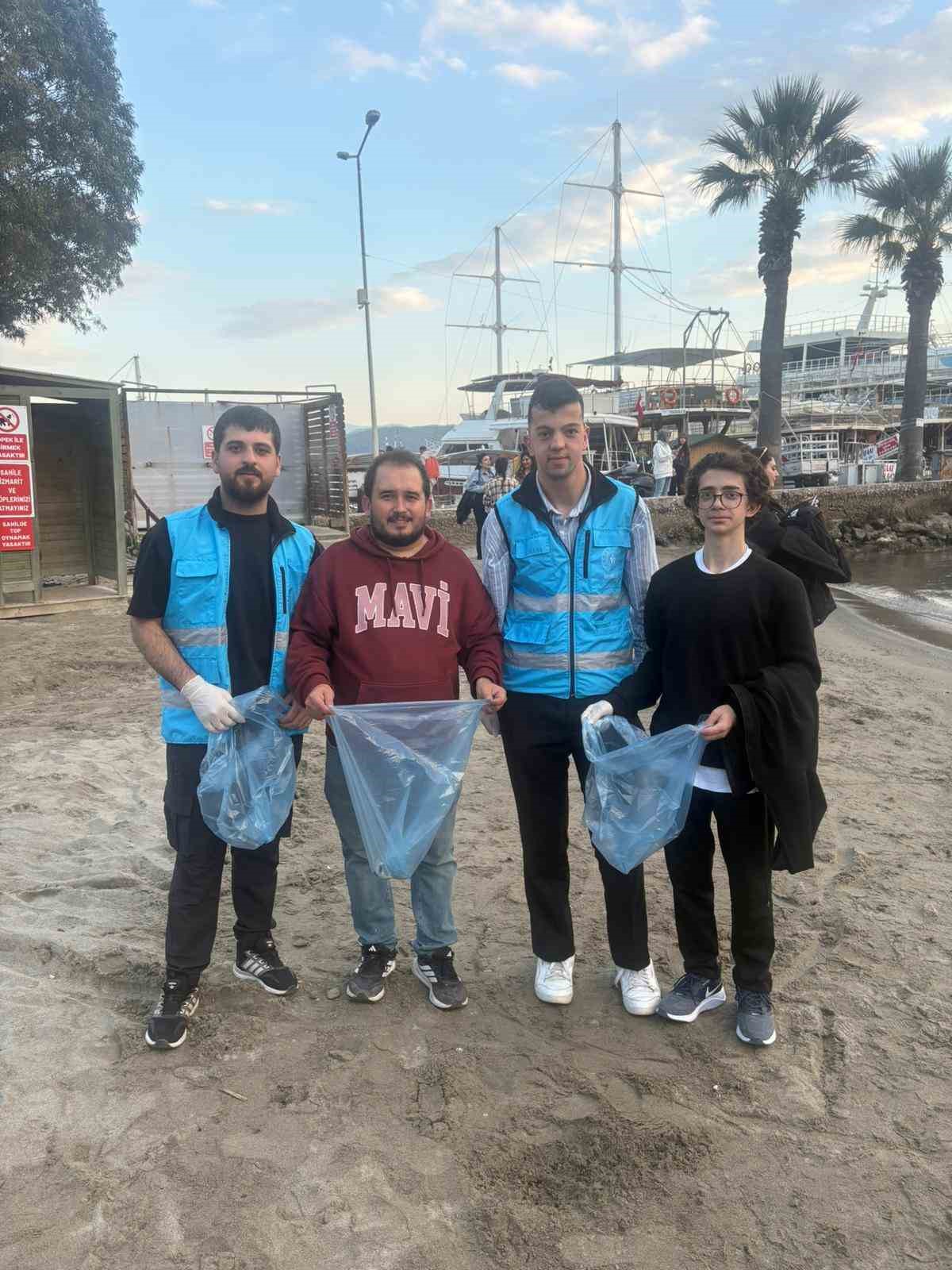 Menteşe&rsquo;nin g&ouml;n&uuml;ll&uuml; gen&ccedil;lerinden &ouml;rnek &ccedil;evre hareketi
