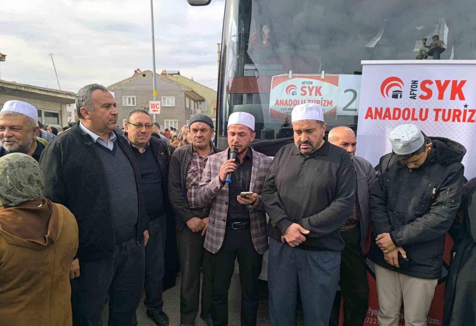 Şuhut&rsquo;da umre kafilesi kutsal topraklara yollandı
