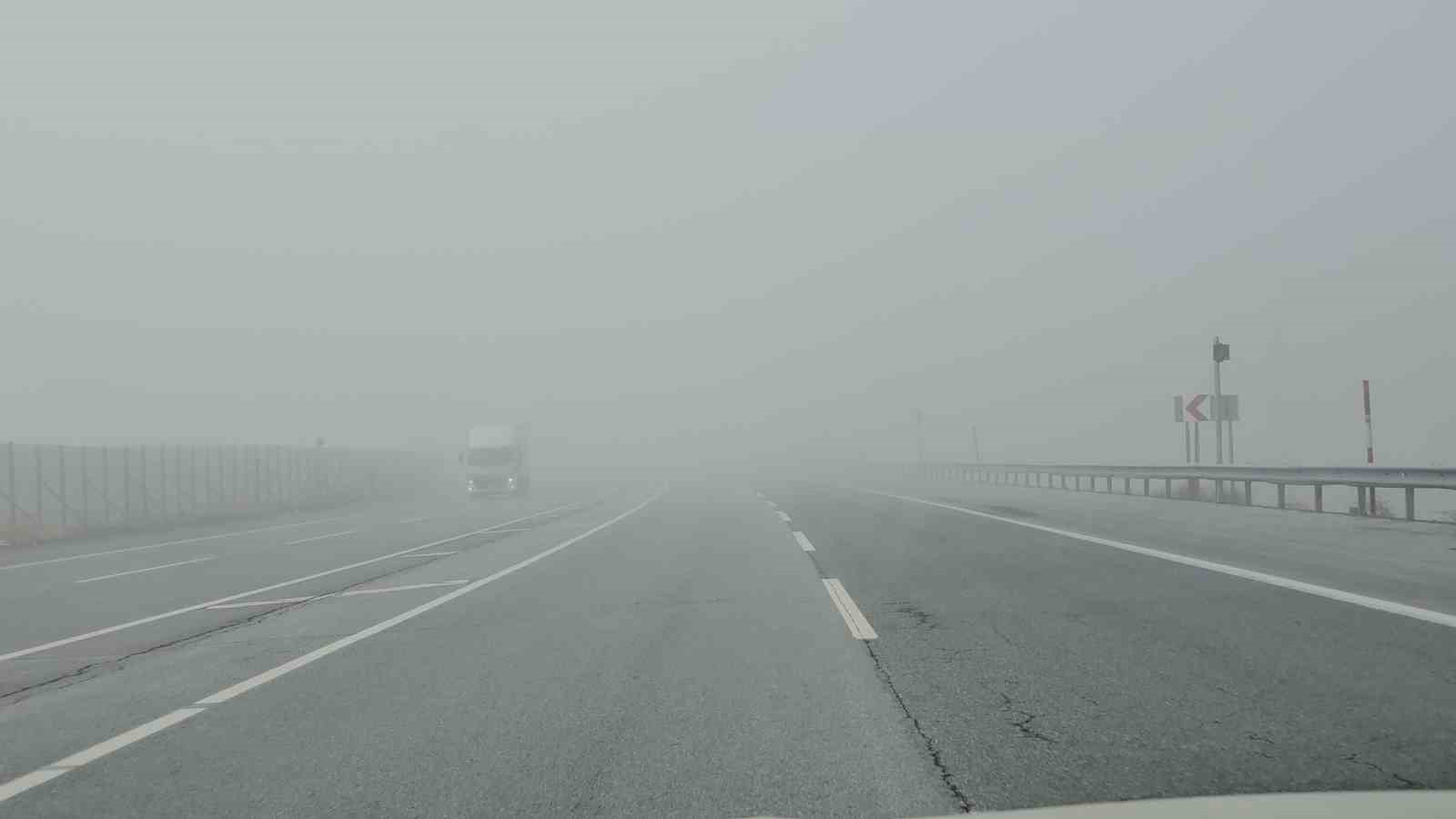 Bitlis’te yoğun sis etkili oldu: Görüş mesafesi sıfıra düştü