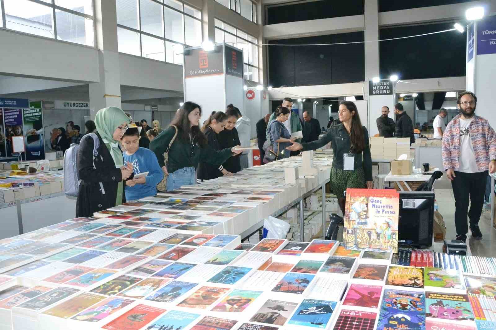 Kitap severler bu fuarda buluştu
