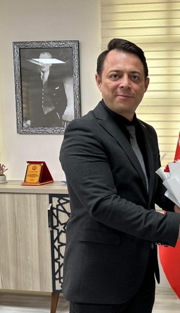 Yangından ka&ccedil;mak isterken alevlerin i&ccedil;erisine can veren şahsın emniyet m&uuml;d&uuml;r&uuml; olduğu ortaya &ccedil;ıktı
