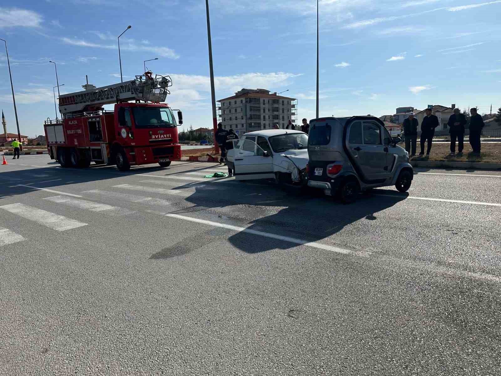 Çorum’da otomobil ile elektrikli araç çarpıştı: 3 yaralı