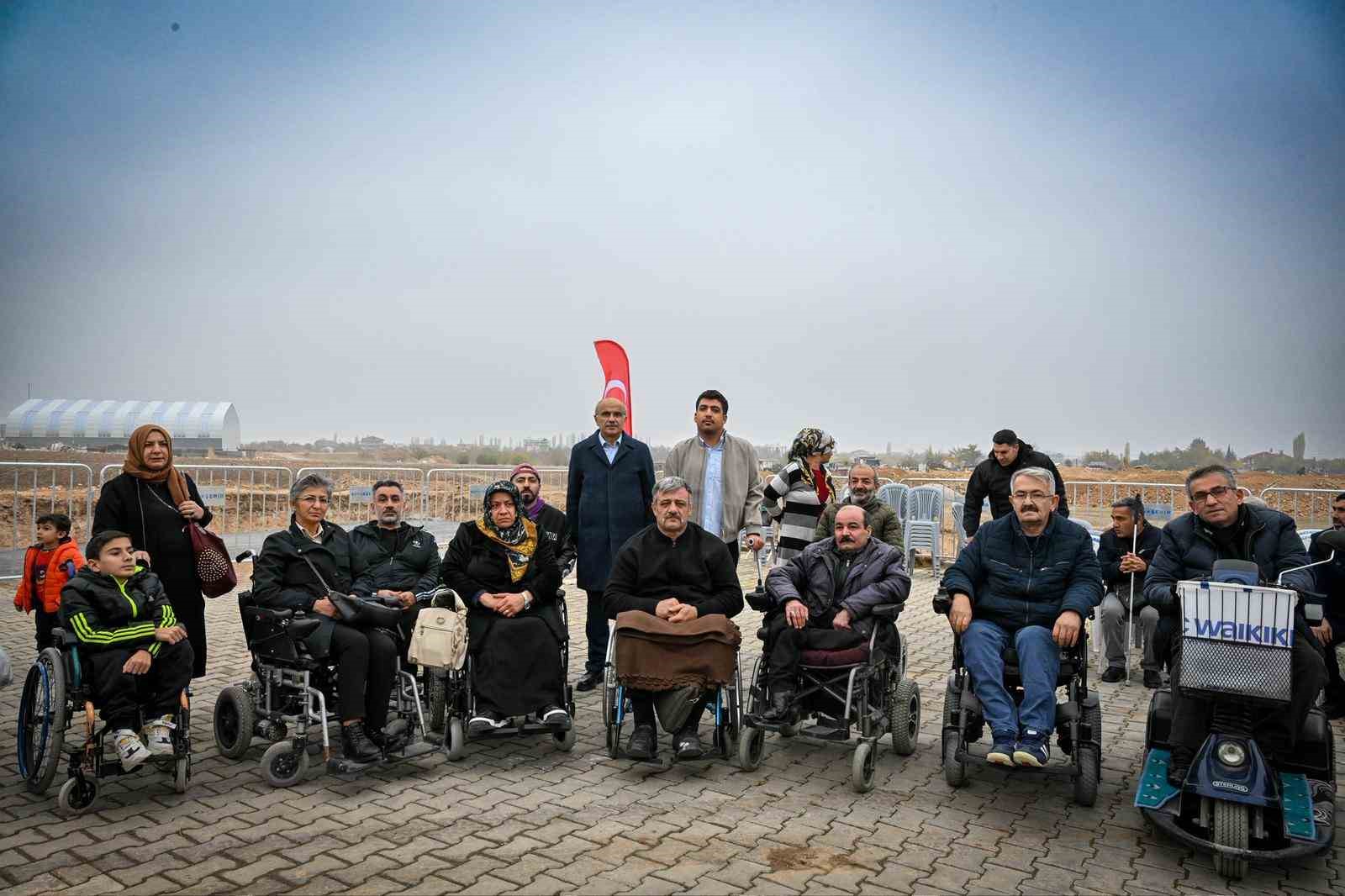 Malatya&rsquo;da &rsquo;Engelsiz Yaşam ve Spor Merkezi&rsquo; 2. etabının temeli atıldı
