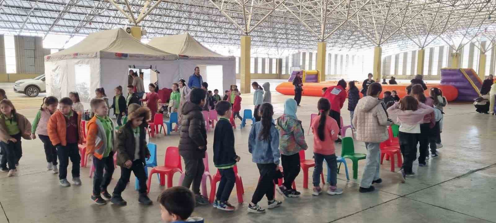 Mobil Çocuk Dostu Alan Tırı, Emek Mahallesi’nde kuruldu