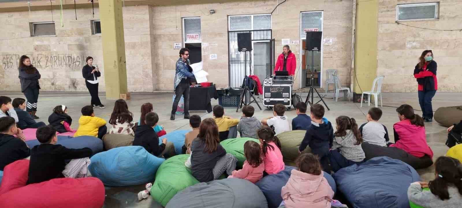 Mobil &Ccedil;ocuk Dostu Alan Tırı, Emek Mahallesi&rsquo;nde kuruldu
