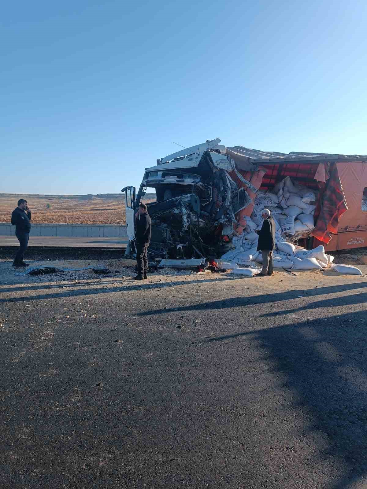 Diyarbakır&rsquo;da zincirleme trafik kazası: 3 yaralı
