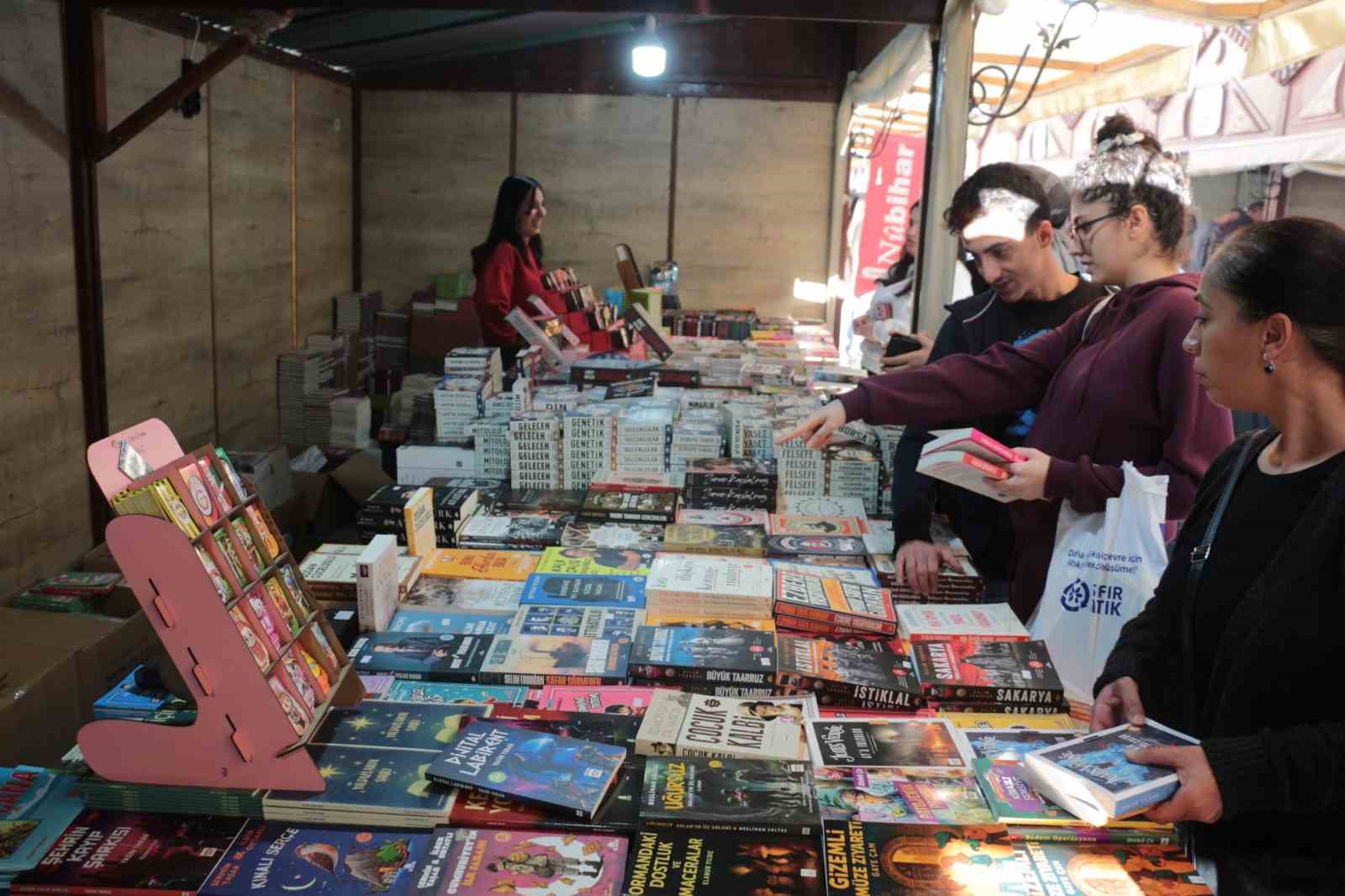 Cizre’de Kitap Fuarı yoğun ilgi gördü, stantlar doldu taştı