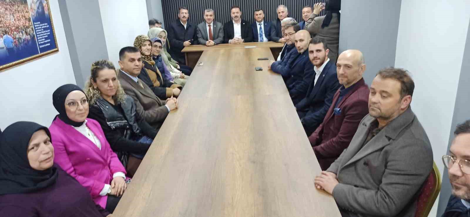 AK Parti heyetinden il&ccedil;e başkanlığına ziyaret
