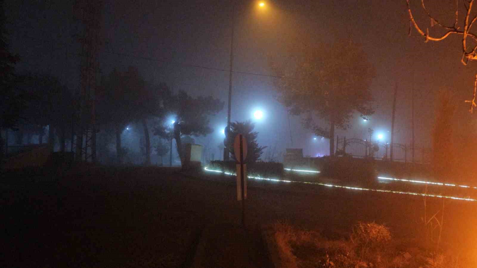 Elazığ&rsquo;da yoğun sis: 4 bin yıllık Harput Mahallesi&rsquo;nde g&ouml;z g&ouml;z&uuml; g&ouml;rmedi
