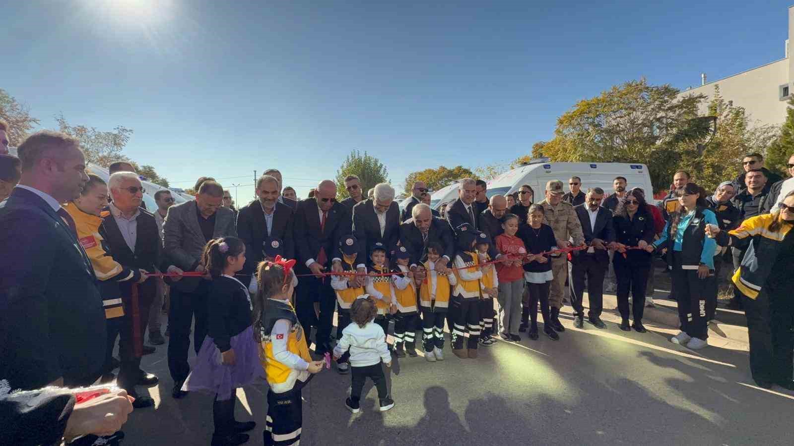 Diyarbakır’da 15 ambulans ve çok sayıda sağlık kuruluşu törenle hizmete alındı