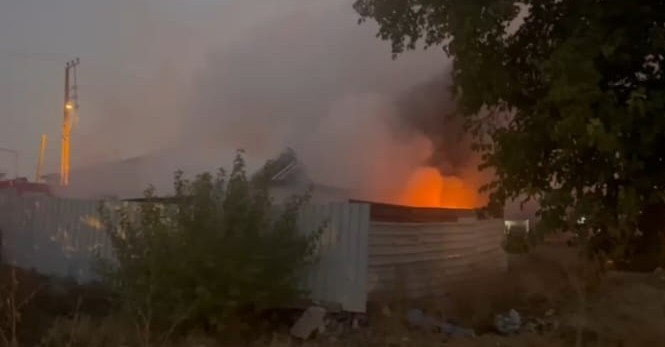 Malatya&rsquo;da ev yangını
