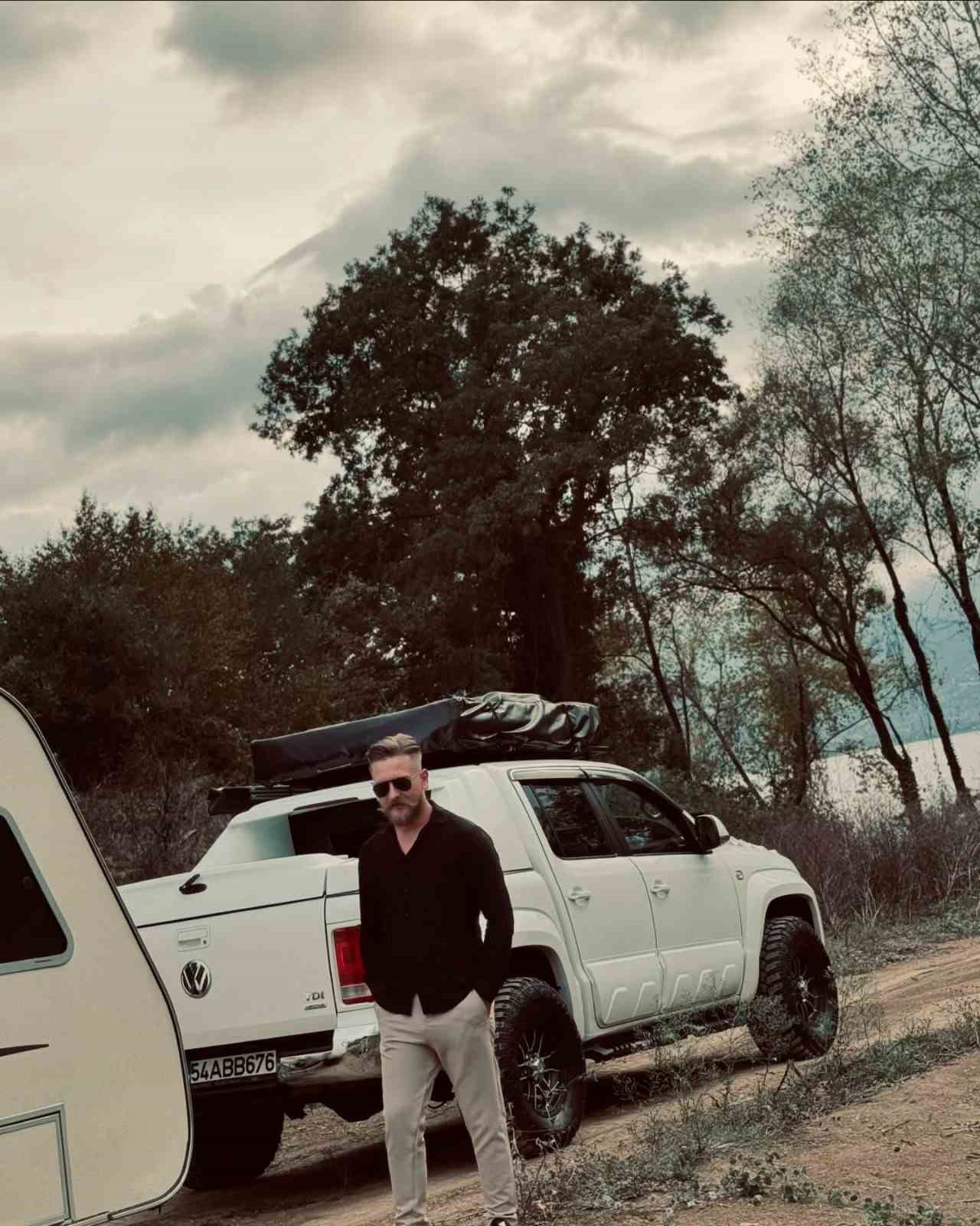 Araç yanında tüfek ve kan izleri, cesedi ise 150 metre aşağıda bulundu