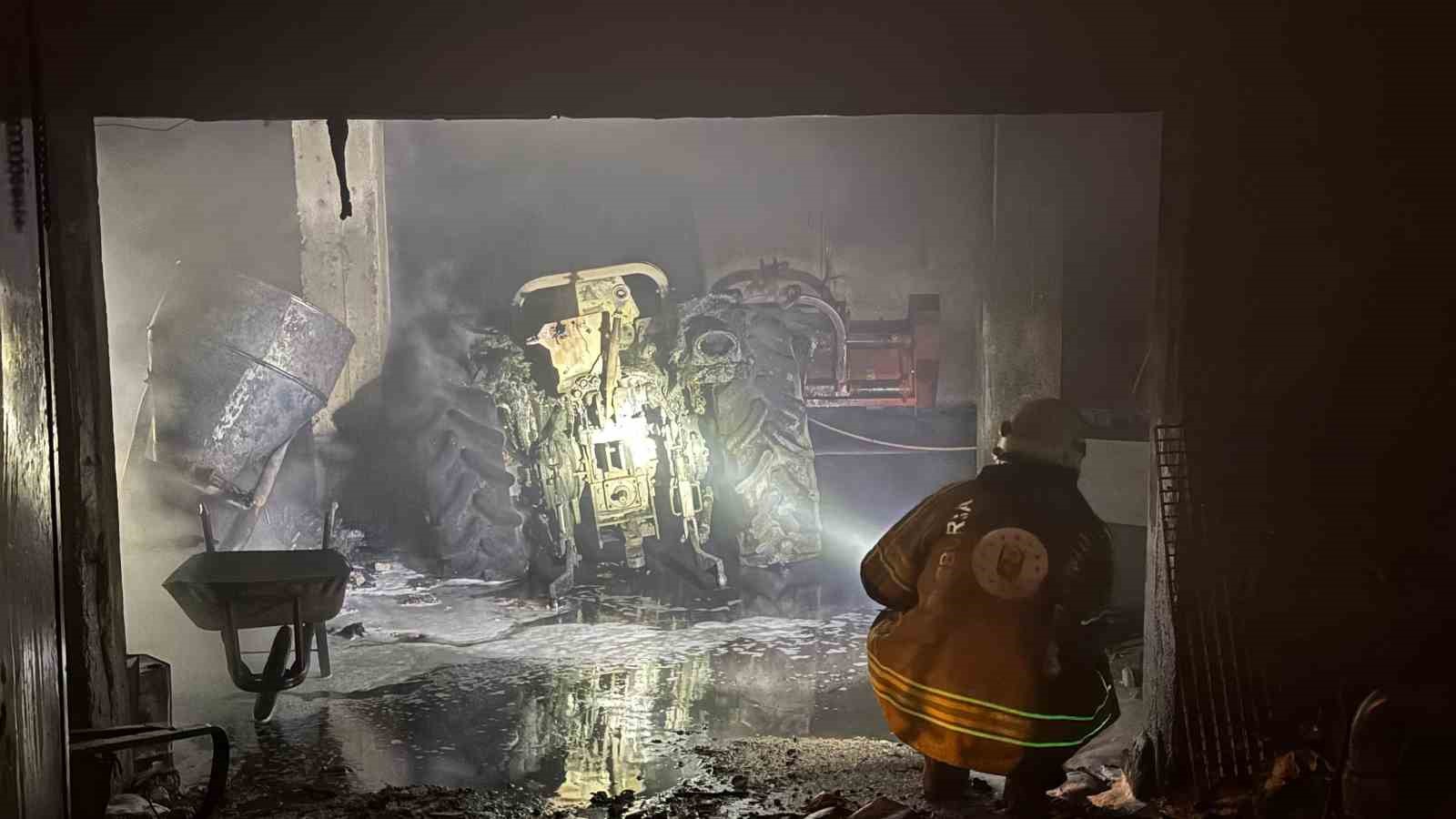 Bursa’da üç katlı binada çıkan yangın paniğe neden oldu