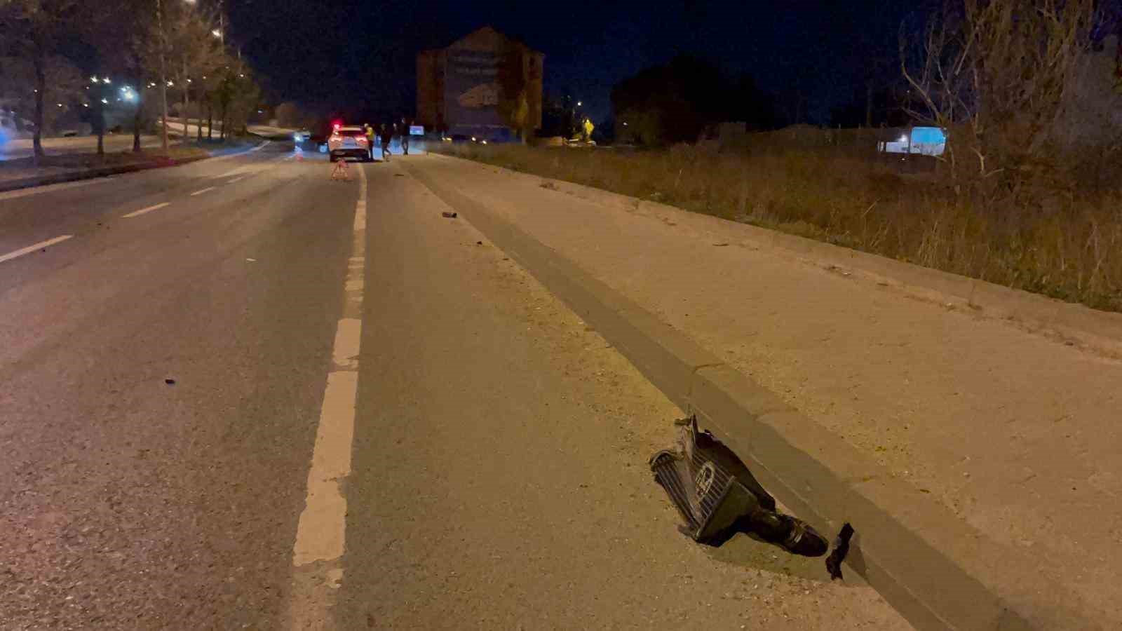 Metrelerce sürüklenen araç paramparça oldu, içindekiler kazayı sıyrık bile almadan atlattı