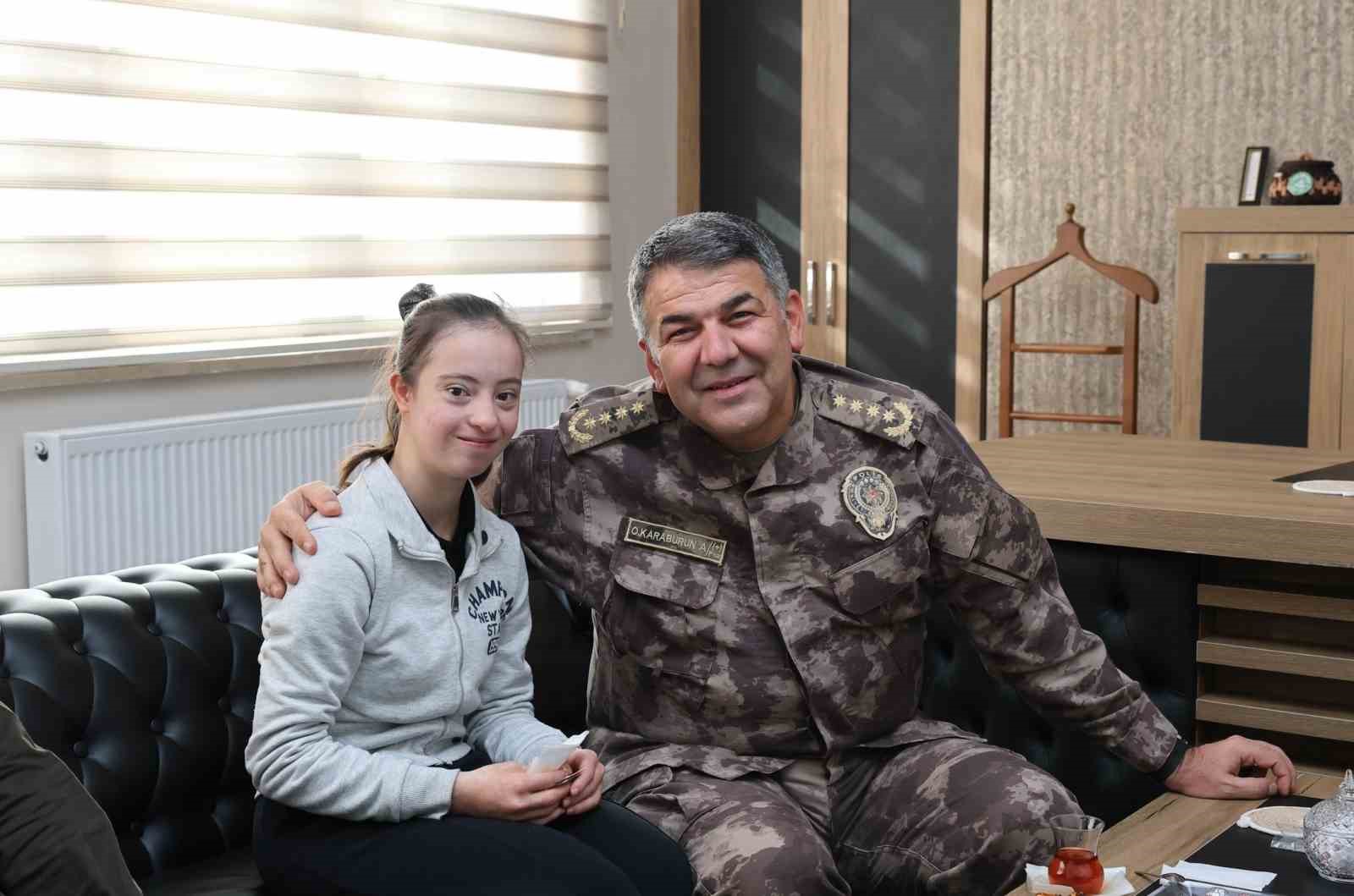 Emniyet müdürü Karaburun, okul önlerindeki uygulamaları denetledi