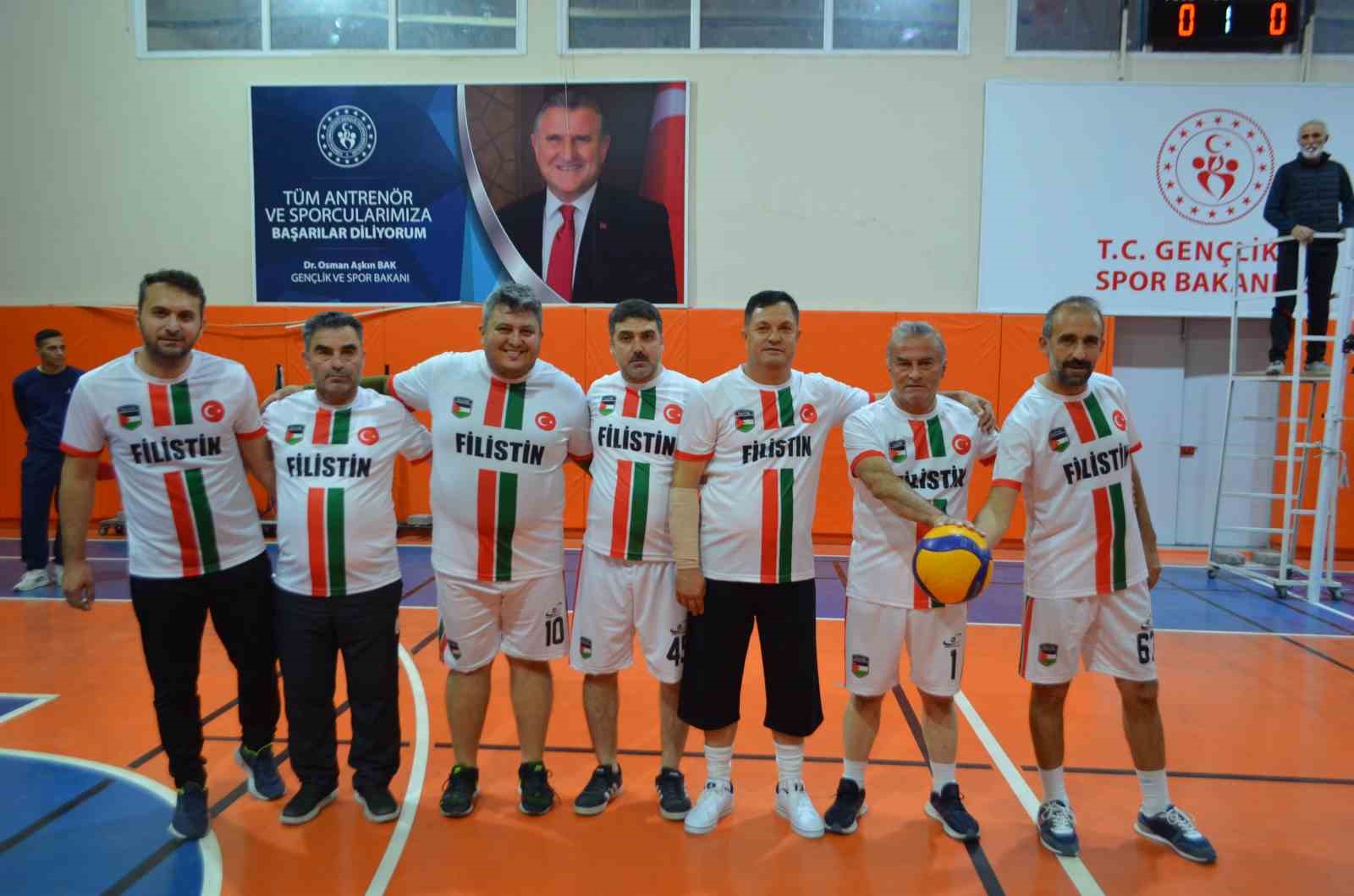 Öğretmenlerin nefes kesen voleybol turnuvası tamamlandı