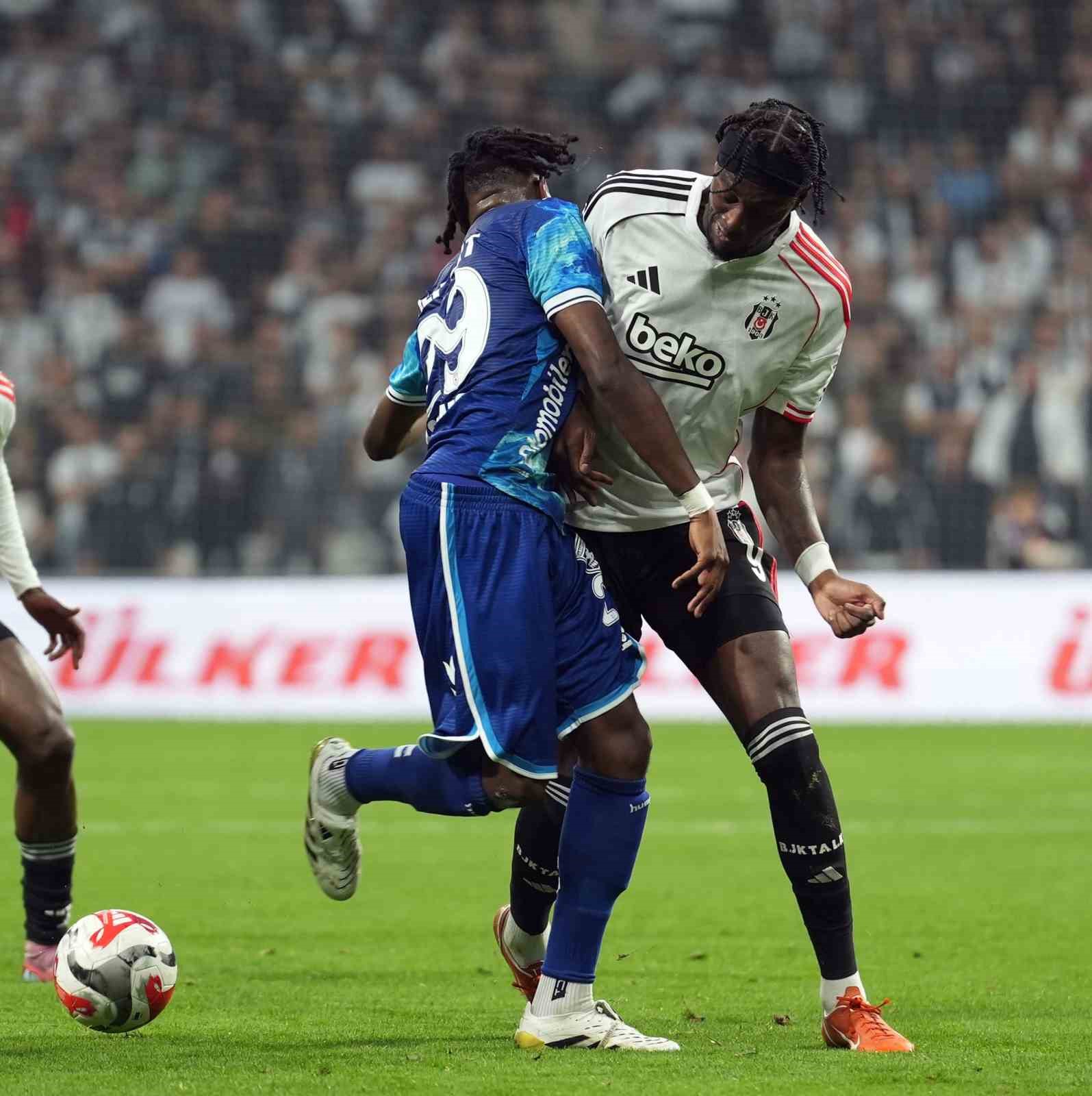 Trendyol Süper Lig: Beşiktaş: 0 - Samsunspor: 0 (İlk yarı)
