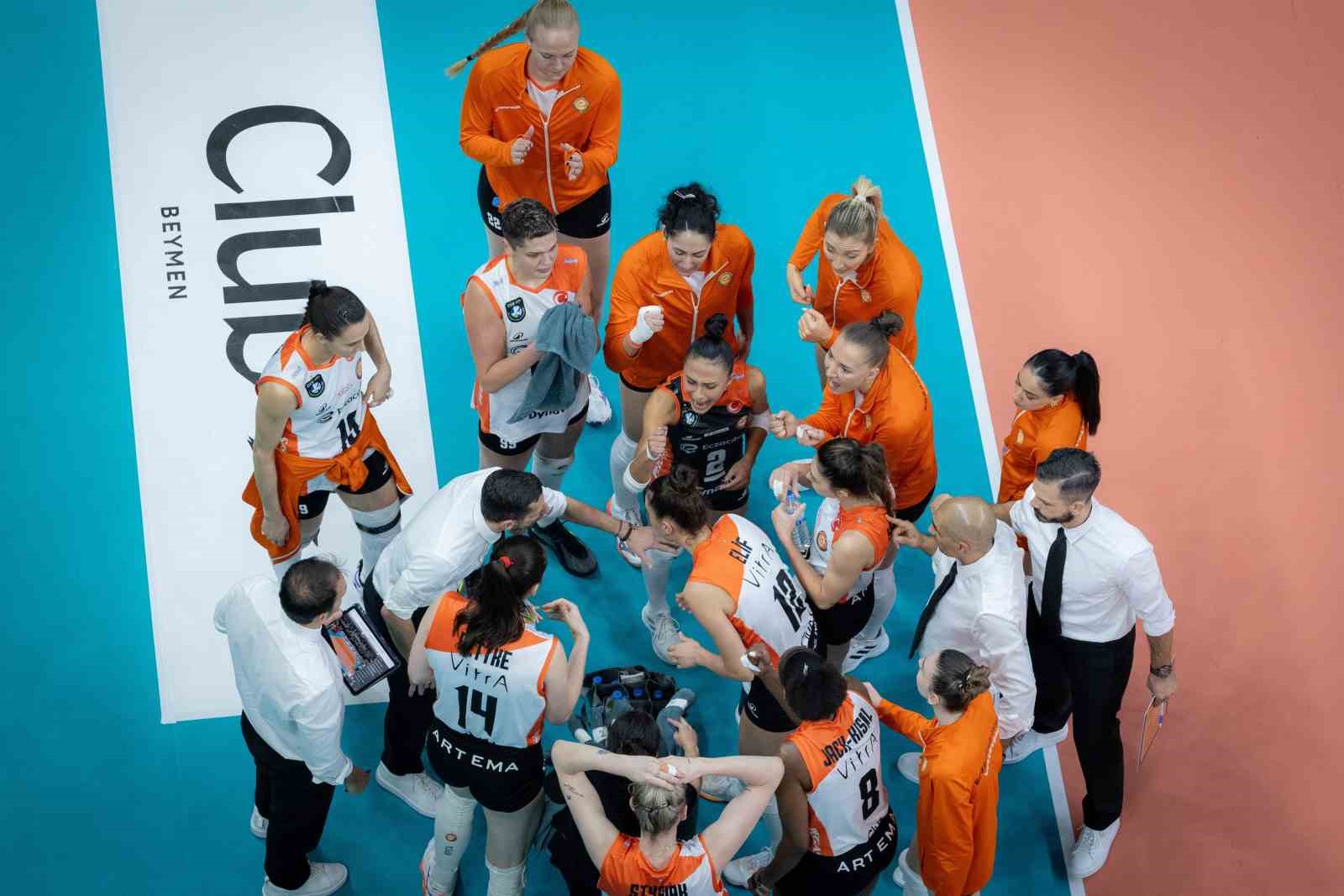 Eczacıbaşı Dynavit evinde galip