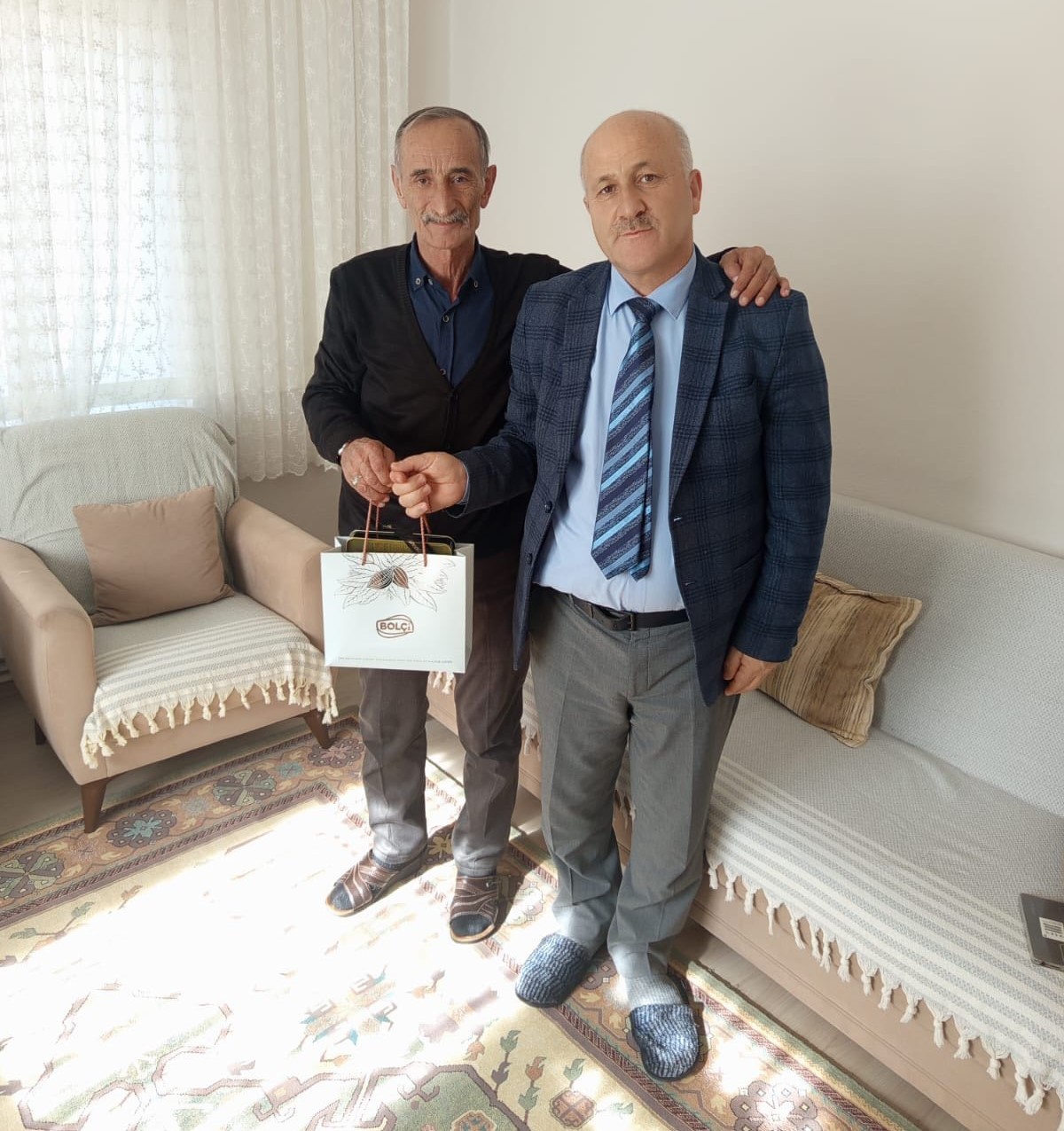 Aydıntepe’de emekli öğretmene vefa ziyareti