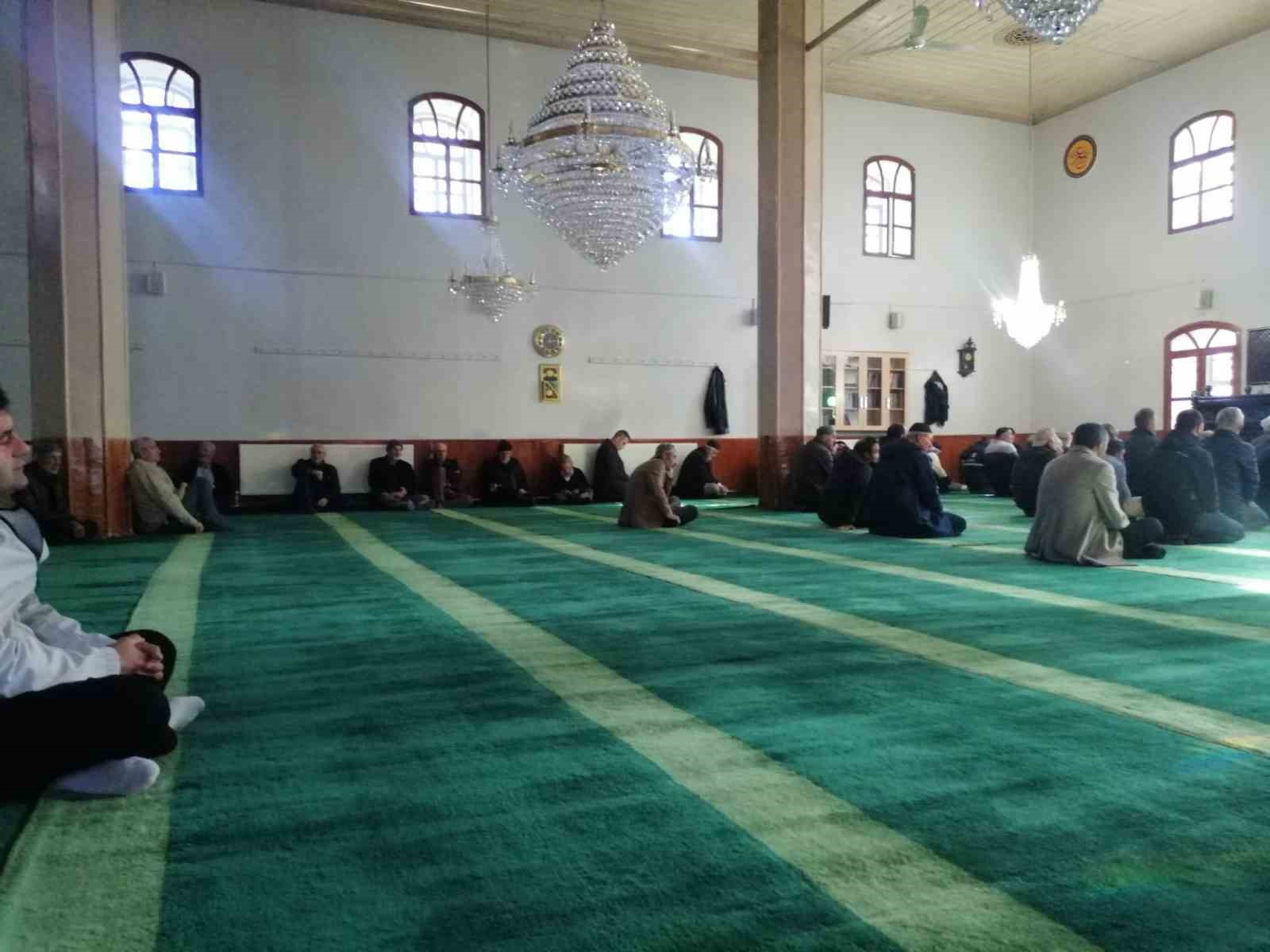 Vefat eden öğretmenler için Aydıntepe’de mevlit okutuldu