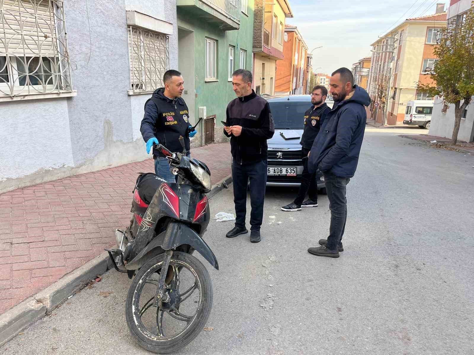Yürüme güçlüğü çeken simitçinin çalınan ekmek teknesi polis tarafından 3 günde bulundu