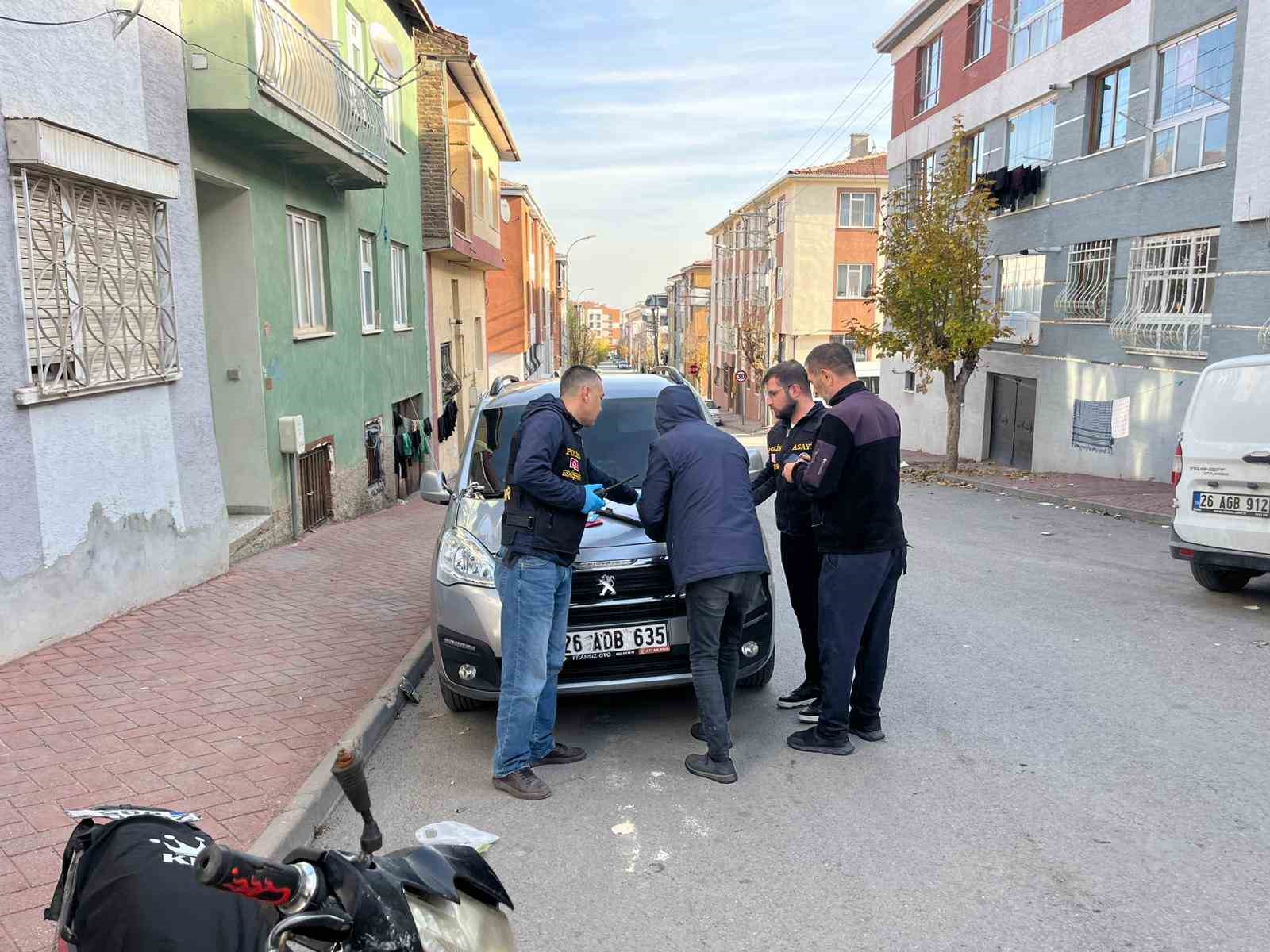 Y&uuml;r&uuml;me g&uuml;&ccedil;l&uuml;ğ&uuml; &ccedil;eken simit&ccedil;inin &ccedil;alınan ekmek teknesi polis tarafından 3 g&uuml;nde bulundu
