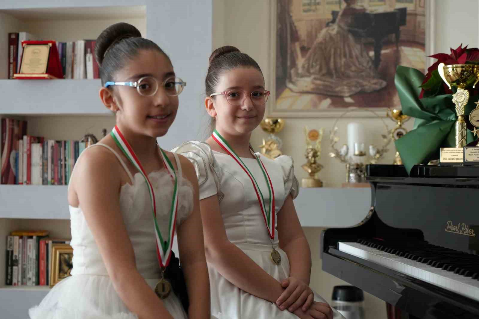 Gaziantep&rsquo;te minik piyanistler d&uuml;nya şampiyonu oldu
