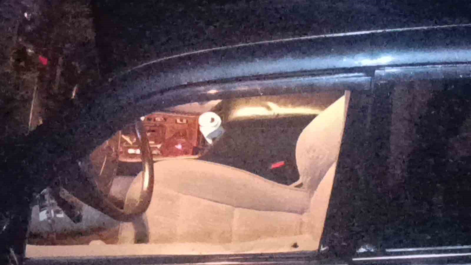 Sulama kanalına u&ccedil;an ara&ccedil;tan ekipler kurtardı, alkolmetreyi &uuml;flemeyince ehliyetine el konuldu
