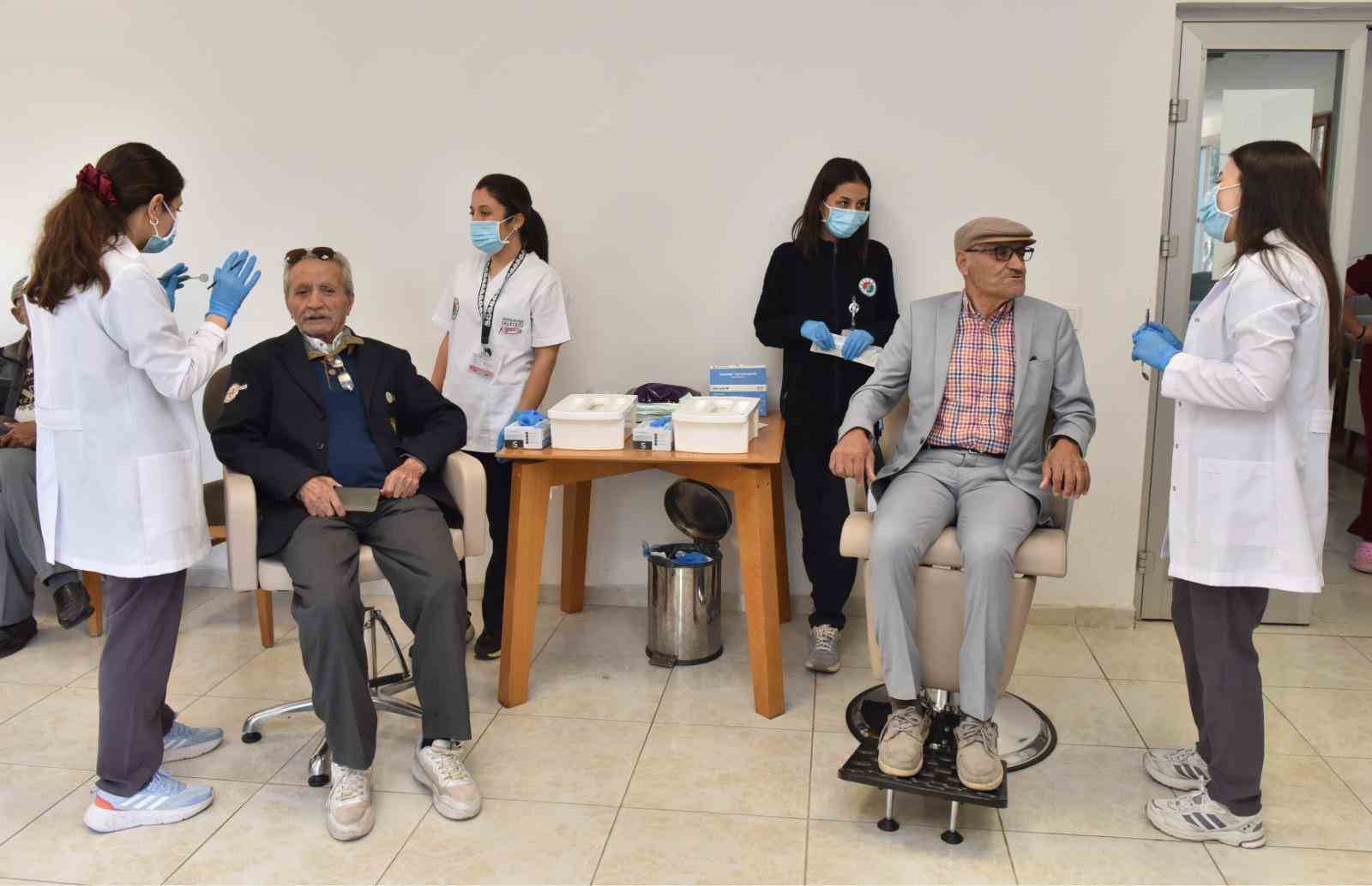 Kepez Belediyesi’nden huzurevi sakinlerine ağız ve diş sağlığı taraması
