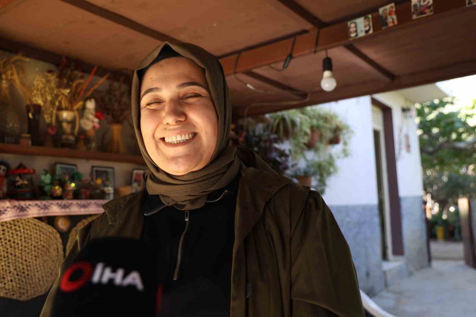 Halk eğitimden emekli oldu atıkları evinde sanata dönüştürdü