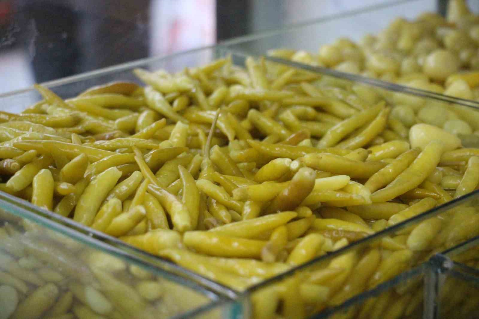 Yarım asırlık turşucudan iddialı çıkış: "Turşu suyu içen grip olursa masrafları benden"