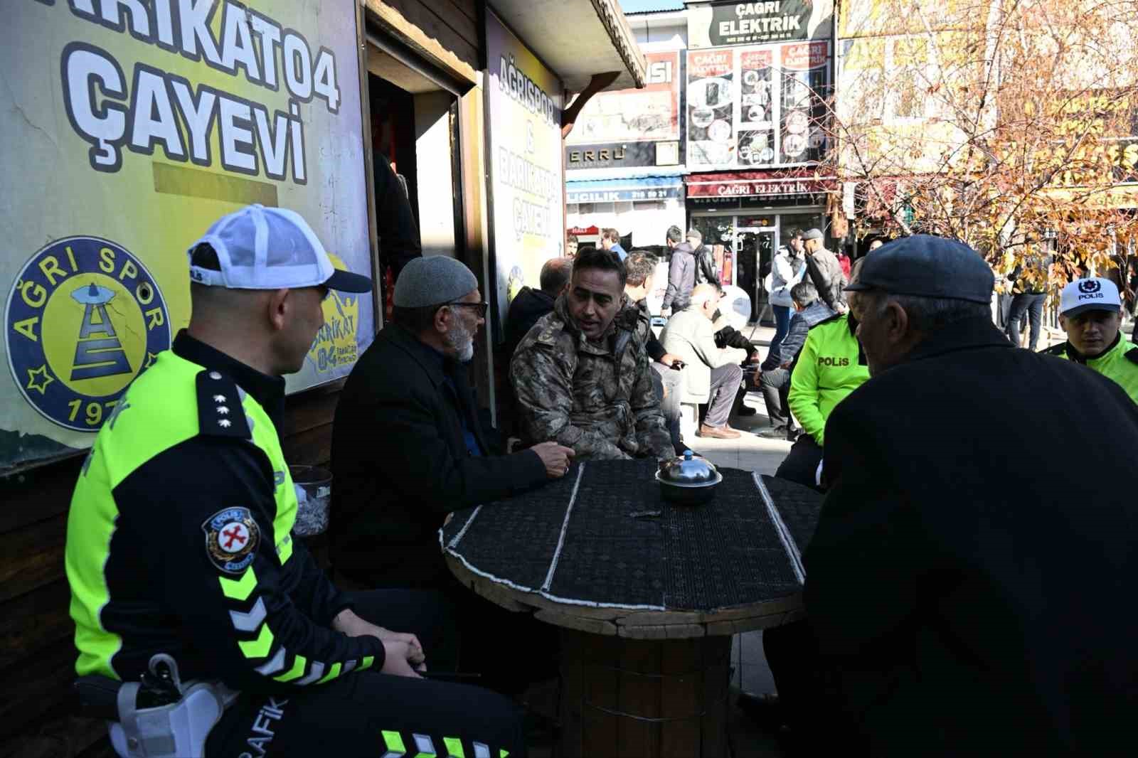 Ağrı Emniyet Müdürü Önder, Eski Van Caddesi’nde trafik denetimlerinde bulundu