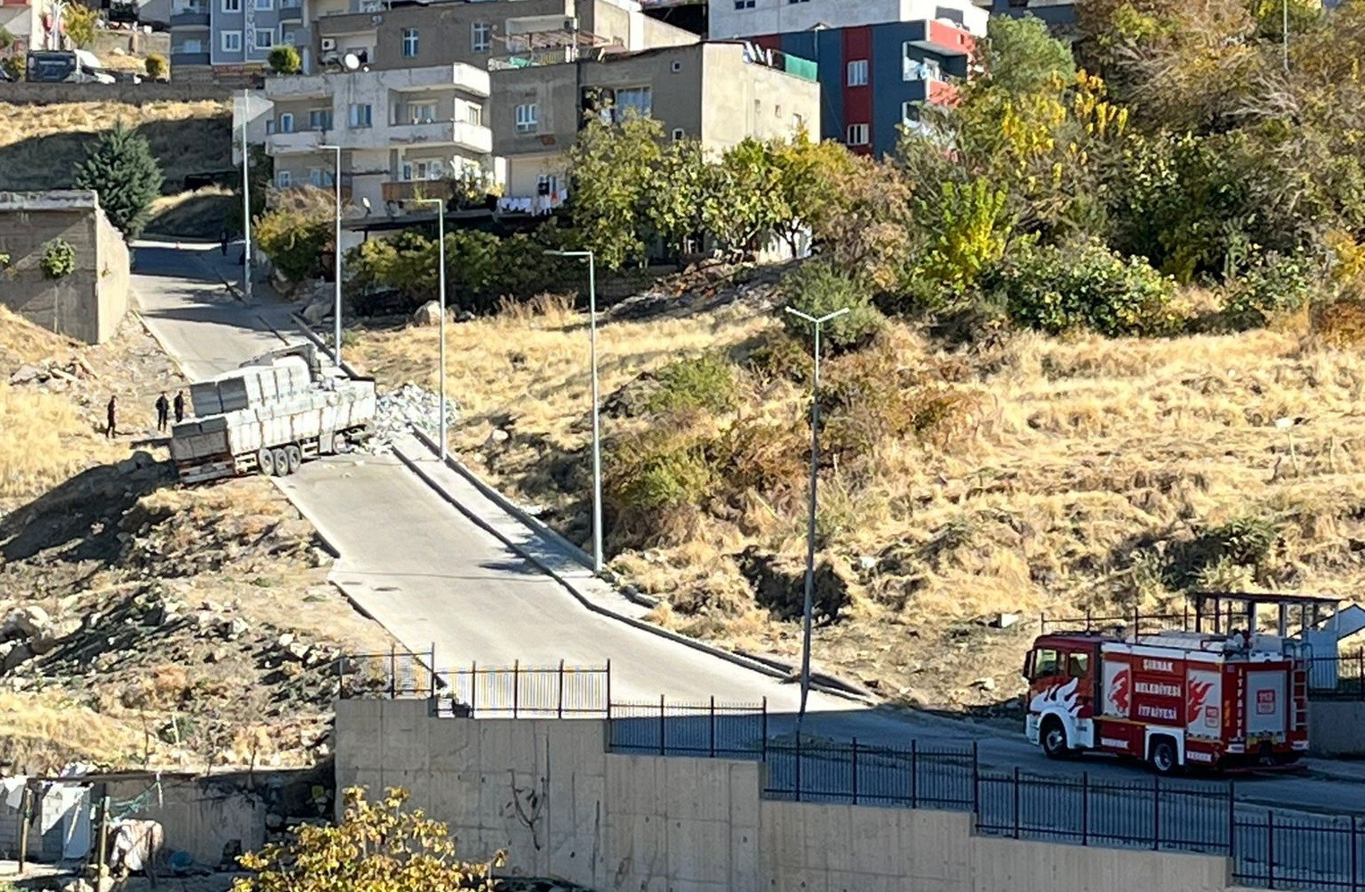 Şırnak’ta tır devrildi: 1 yaralı