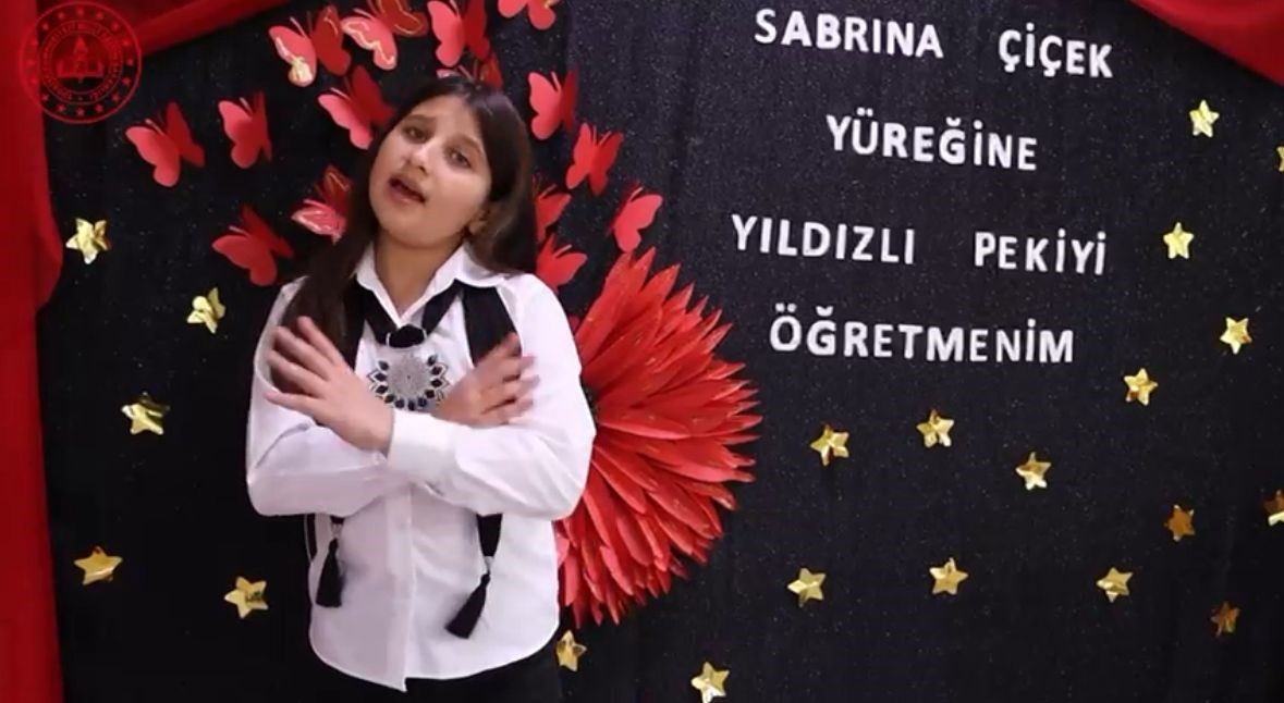 Minik öğrencilerden, öğretmenlerin kalıplaşmış terimleriyle 24 Kasım kutlaması
