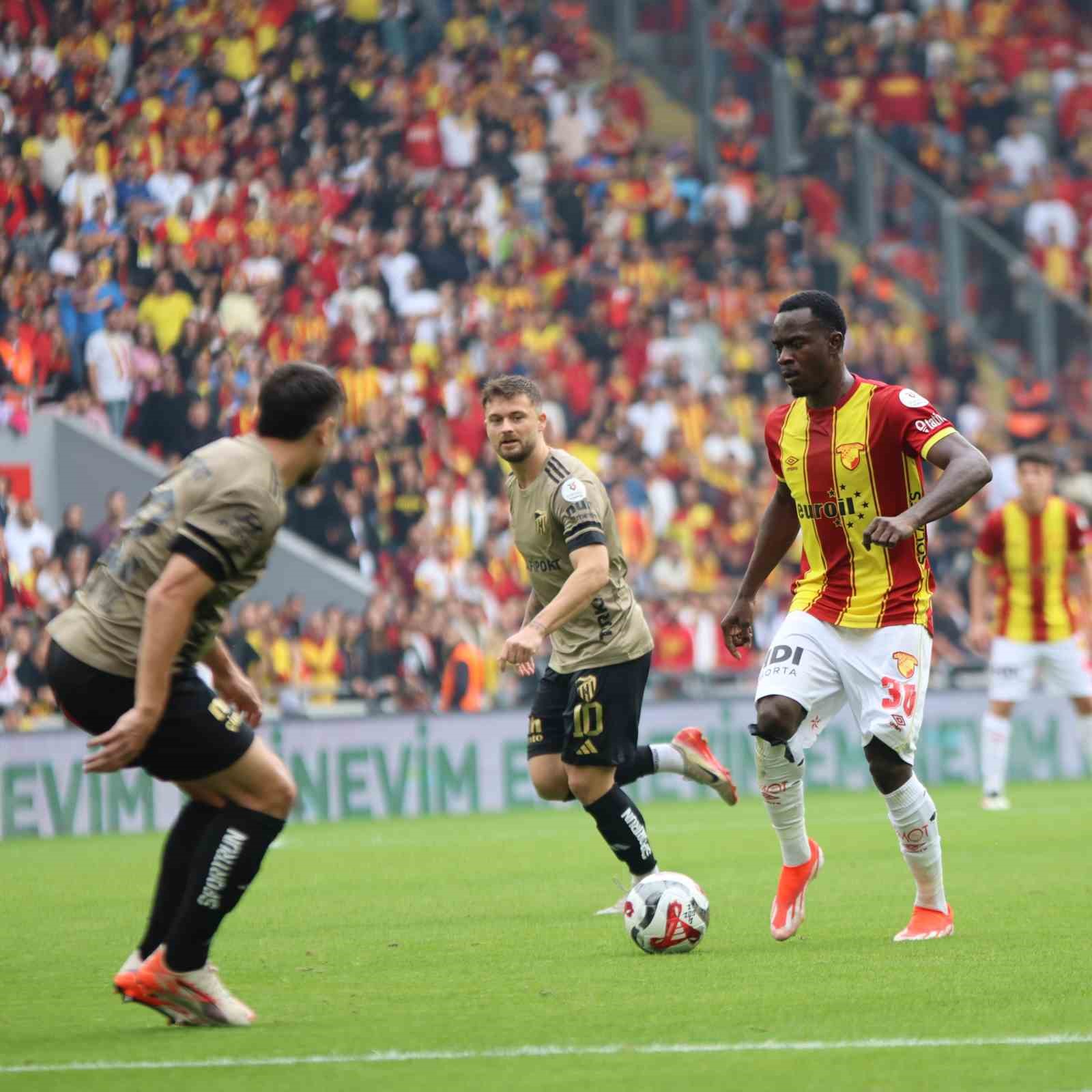 Trendyol S&uuml;per Lig: G&ouml;ztepe: 0 - Kocaelispor: 0 (İlk yarı)

