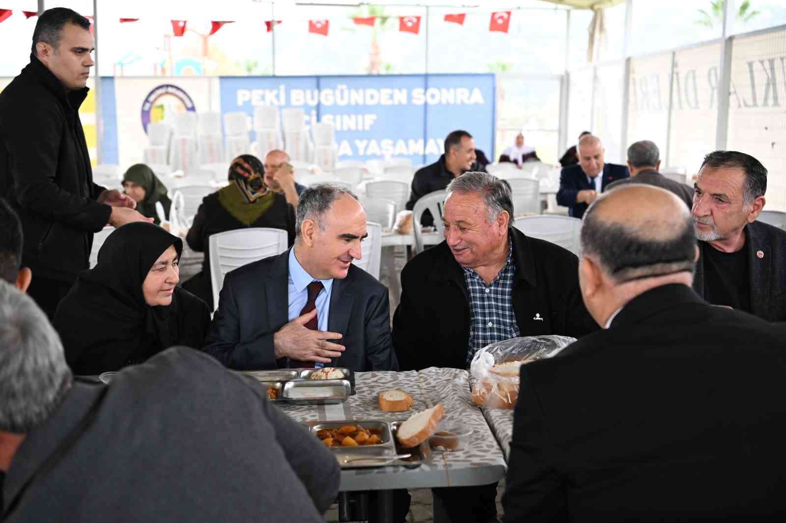 Vali &Ouml;zkan, şehit aileleri ve gazilerle buluştu
