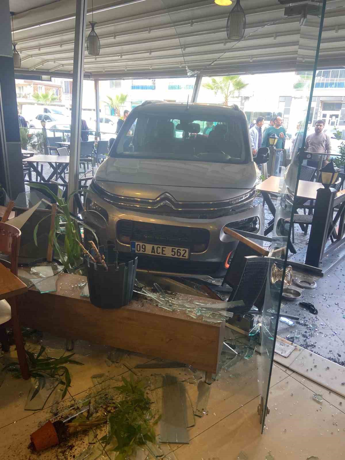 Önündeki araca çarpıp iş yerine daldı, kaçmaya çalıştı yakalandı