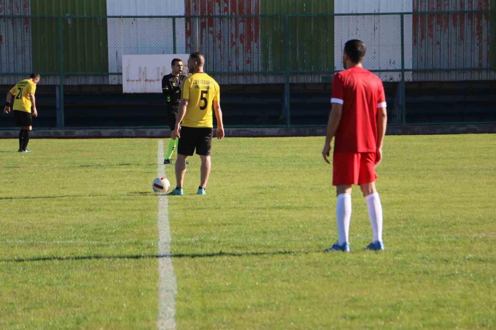 Diyarbakır&rsquo;da 24 Kasım &Ouml;ğretmenler G&uuml;n&uuml; dolayısıyla dostluk ma&ccedil;ı yapıldı
