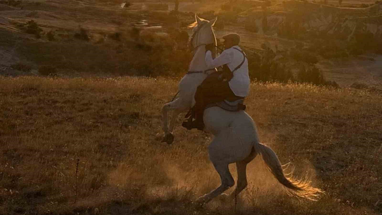 At üzerinde demir direğe çarpan adam hayatını kaybetti