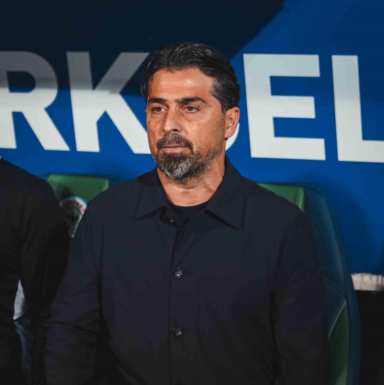 Trendyol Süper Lig: Çaykur Rizespor: 2 - Fenerbahçe: 0 (İlk yarı)
